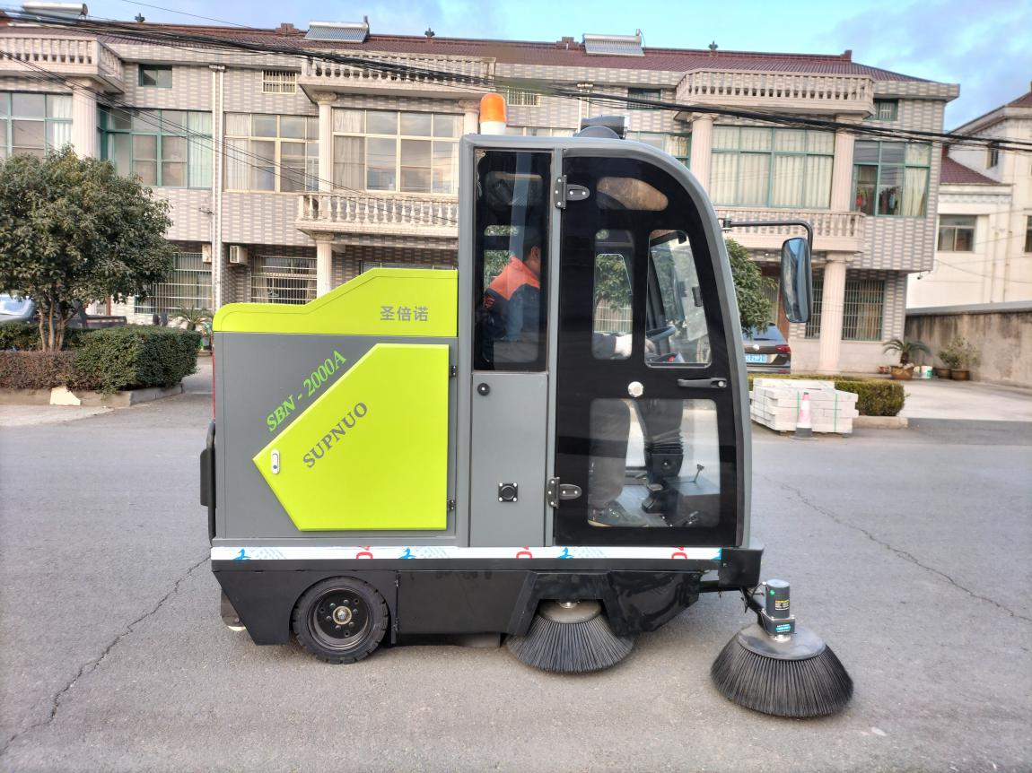 新余龙建清扫车